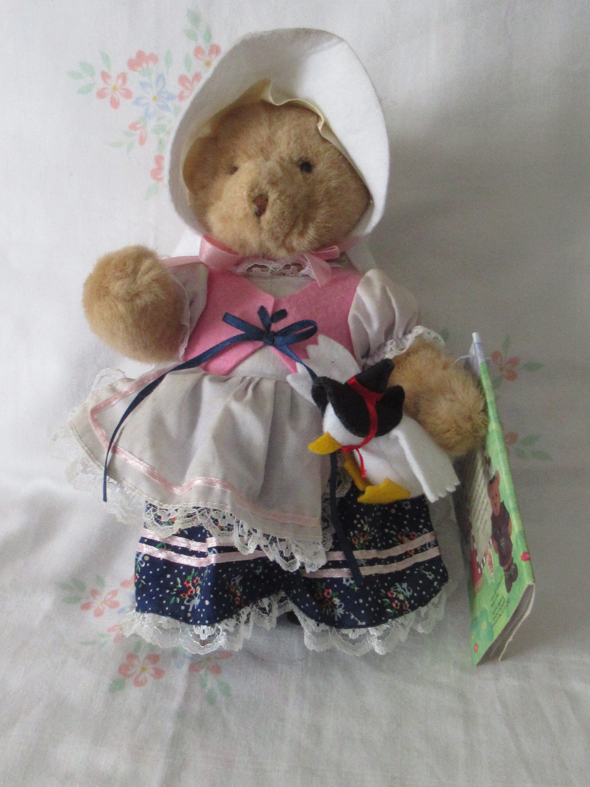 Treasures Inc Storybook Bears Mother Goose, Prince Charming - Image 2